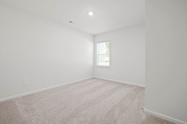 Building Photo - Brand New 5 Bedroom 3 full baths