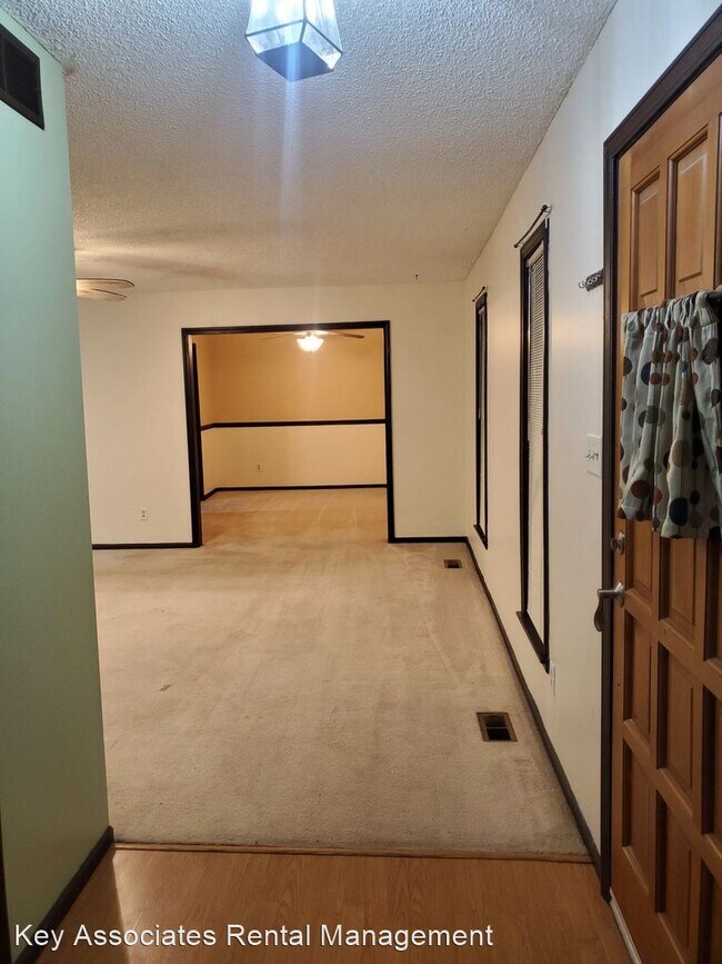 Building Photo - 3 br, 2.5 bath House - 2122 NW Kendall