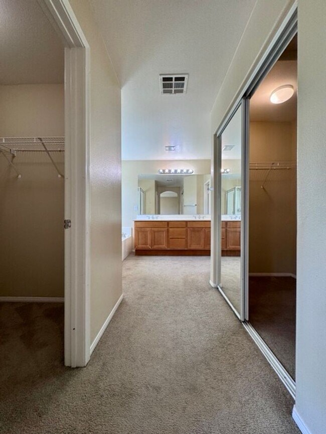 Building Photo - Move in by 11/30 and receive $500 off the ...