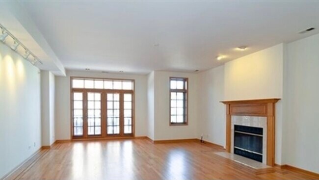 Primary Photo - 2533 N Halsted St