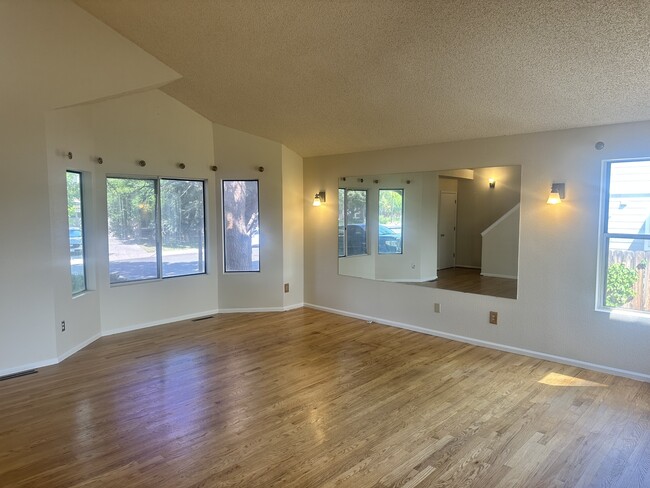 Building Photo - 11042 Alcott Dr