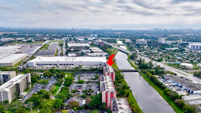 Building Photo - 2200 S Cypress Bend Dr