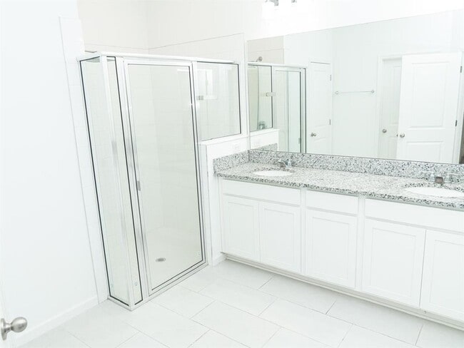 Building Photo - 445 Silver Palm Dr