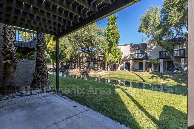 Building Photo - 2232 W Lindner Ave