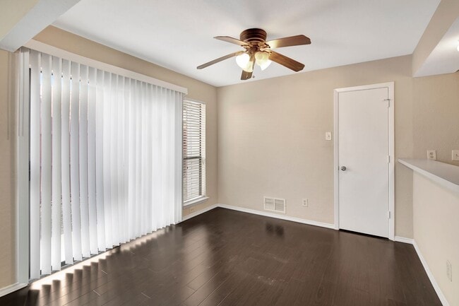 Building Photo - Premium Location at a Perfect Price.