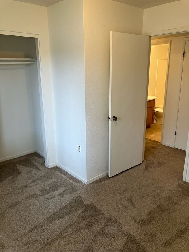 Building Photo - Two bedroom condo