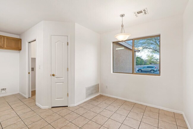 Building Photo - 6322 W Desert Laurel Ln