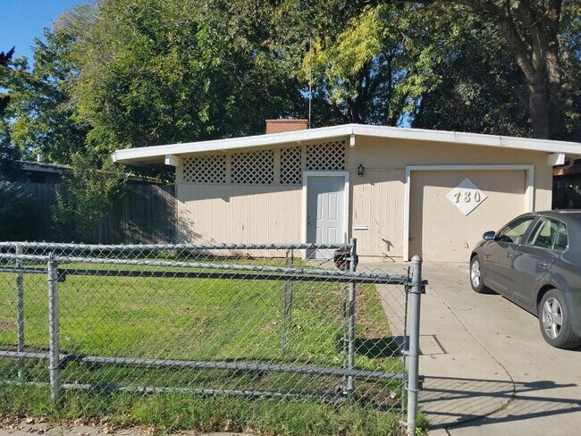 Primary Photo - 780 Casselman Dr.