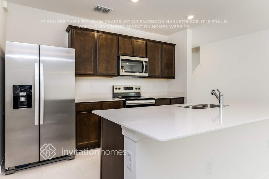 Building Photo - 16372 Grey Pne Dr