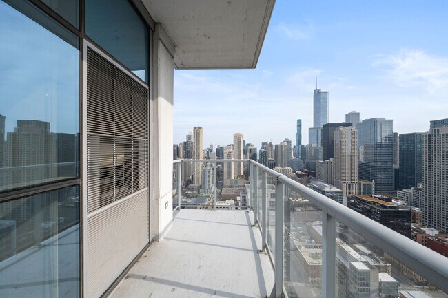 Building Photo - 303 W Ohio St