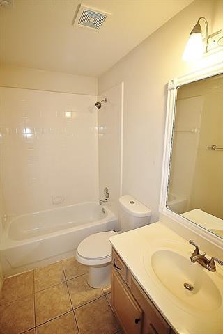 Building Photo - 809 Foxwood Ln