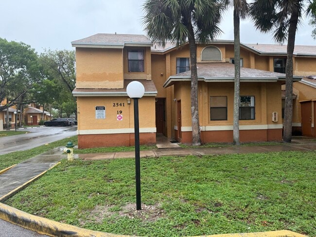 Primary Photo - 2541 NW 56th Ave