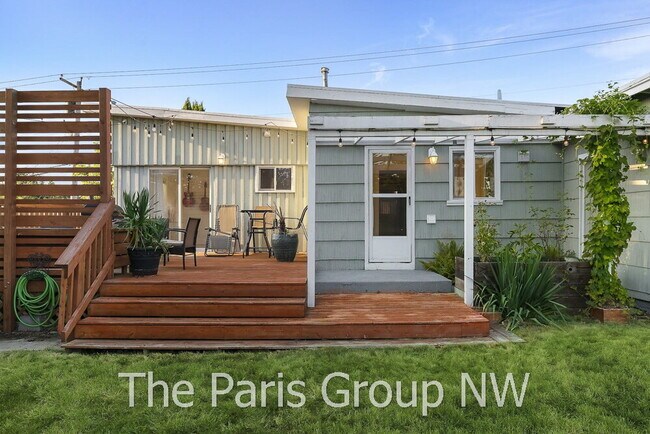 Building Photo - Remodeled Renton Highlands Home * A/C & Great Backyard
