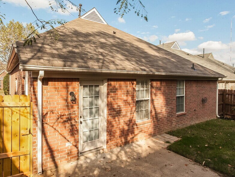 Building Photo - 6883 Showboat Ln