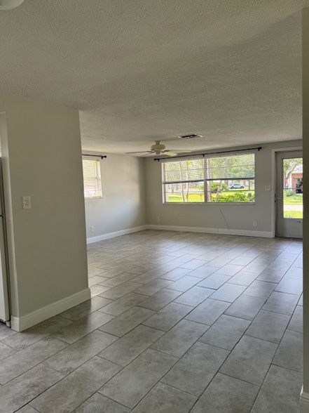 Building Photo - 136 Davenport Ave NE