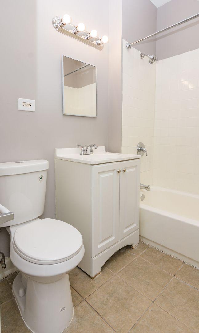 Building Photo - 2 bedroom in Chicago IL 60649