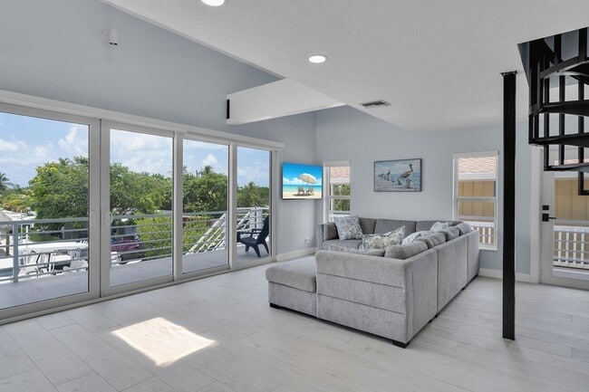 Building Photo - 121 Long Key Lake Dr