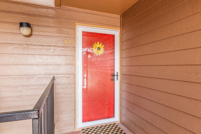 Building Photo - Charming 1 bedroom, 1 bath Condo