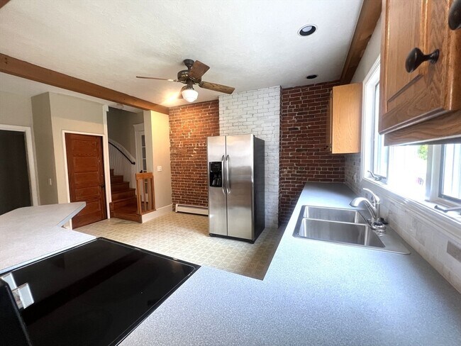 Building Photo - 258 Highland St
