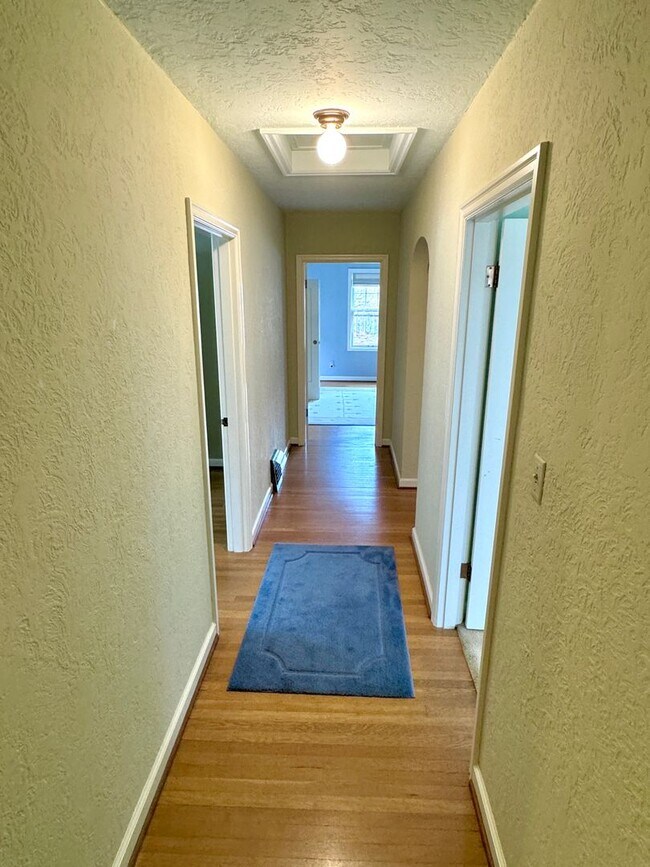 Building Photo - Alameda Neighborhood Pristine Tudor Home, Downtown Views, All The Amenities - A Must See!