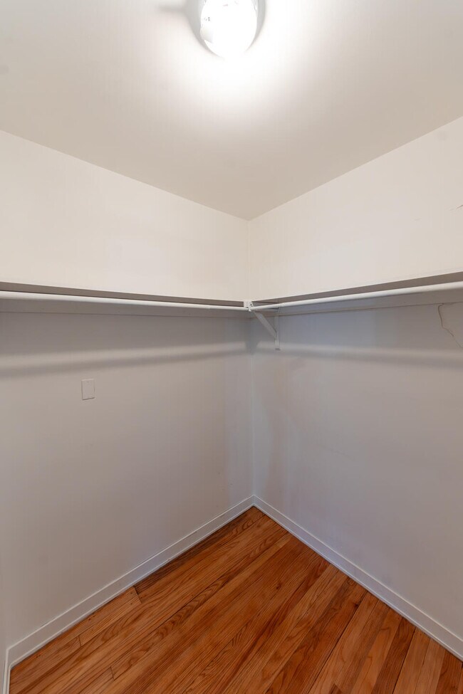 Building Photo - 18485 Ridge Rd