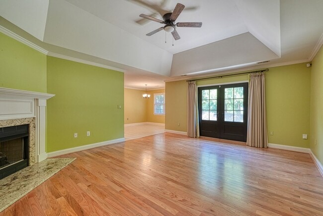 Building Photo - 210 Rivermill Ct