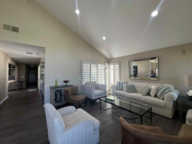 Building Photo - 4 Hermosillo Ln
