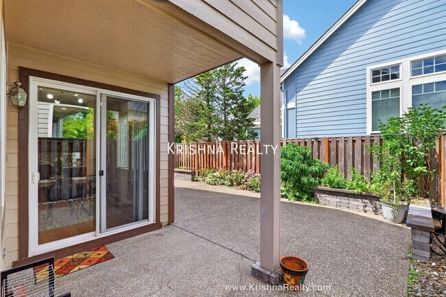 Building Photo - 14395 NW Lilium Dr
