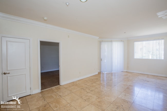 Building Photo - Elegant 1Bdm 1Ba Condo in Guard-Gated Las Vegas Community.
