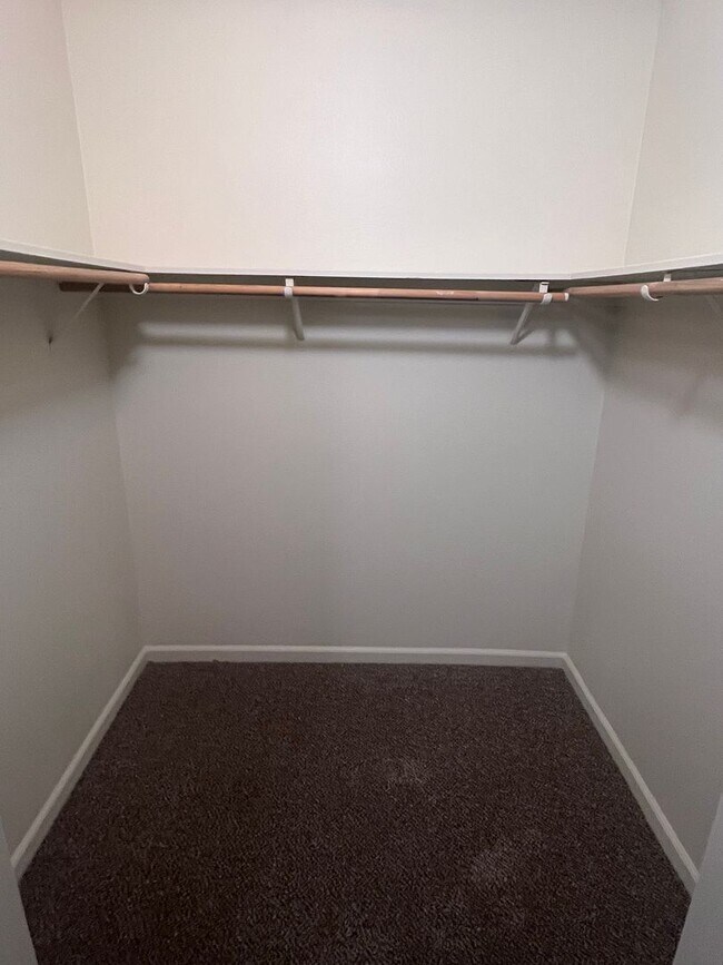 Building Photo - NICE CONDO AT THE RESERVES @ GALLERIA IN ROSEVILLE!!