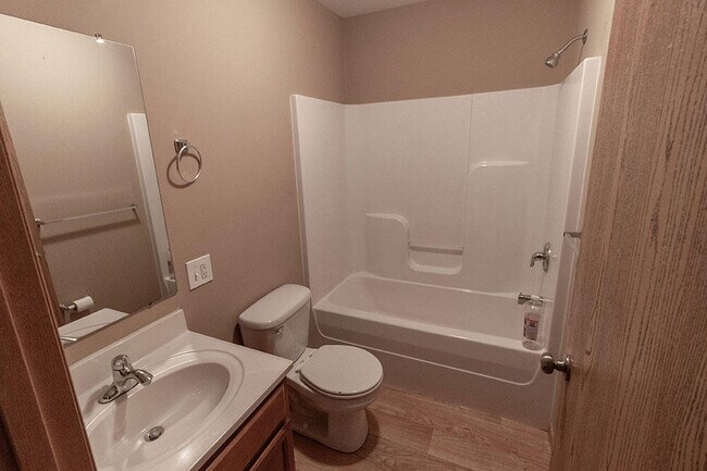 Building Photo - 1546 Florence Dr