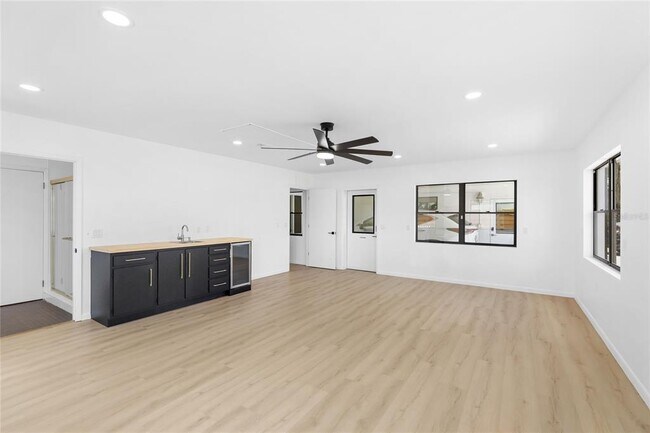 Building Photo - 2723 Lynnhurst St