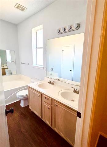Building Photo - 7212 Park Creek Dr