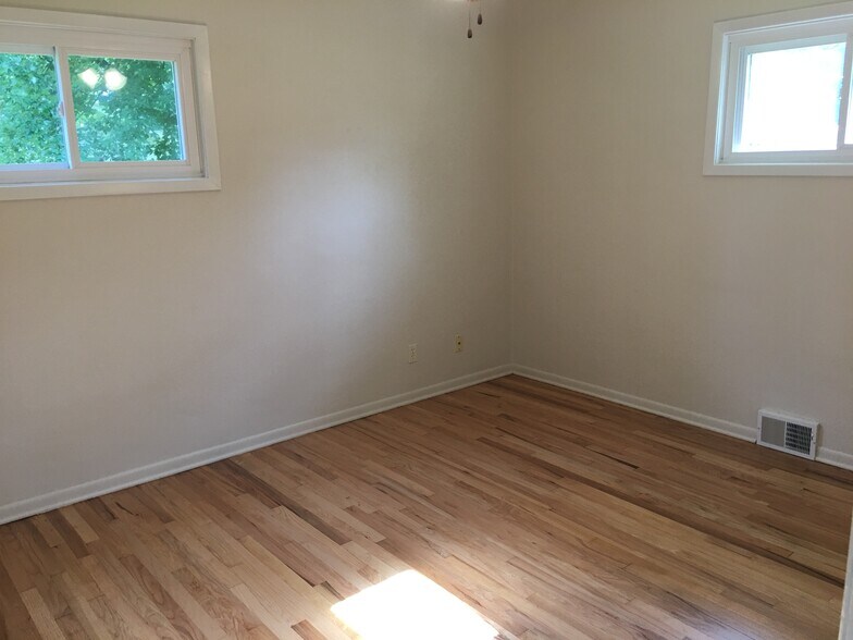 Building Photo - 2032 Ridgeland Dr