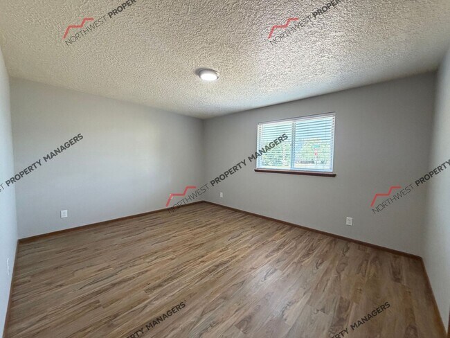 Building Photo - 119-121 Maple St