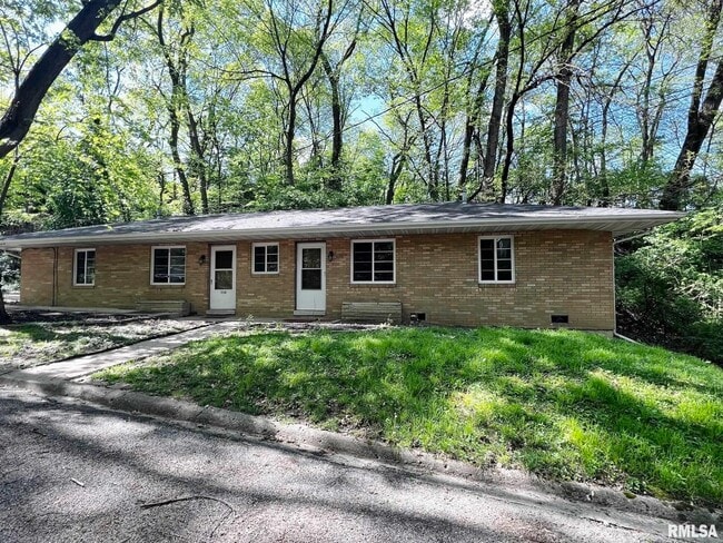 Building Photo - 112 Oakdale Ave