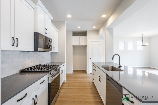 Building Photo - Brand New 4 Bed 3 Bath