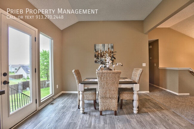 Building Photo - 534 N Poplar St