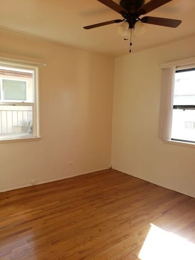 Building Photo - $500 REBATE Bright upper end (2bdr) in Nor...