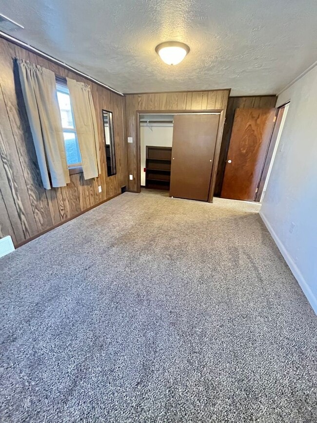 Building Photo - 3 Bed/2 Bath Lakefront Rental Home in Sioux Falls!