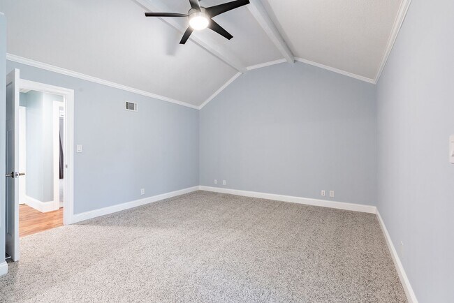 Building Photo - Beautiful 3 Bed Overland Park Ranch Home NEWLY REMODELED