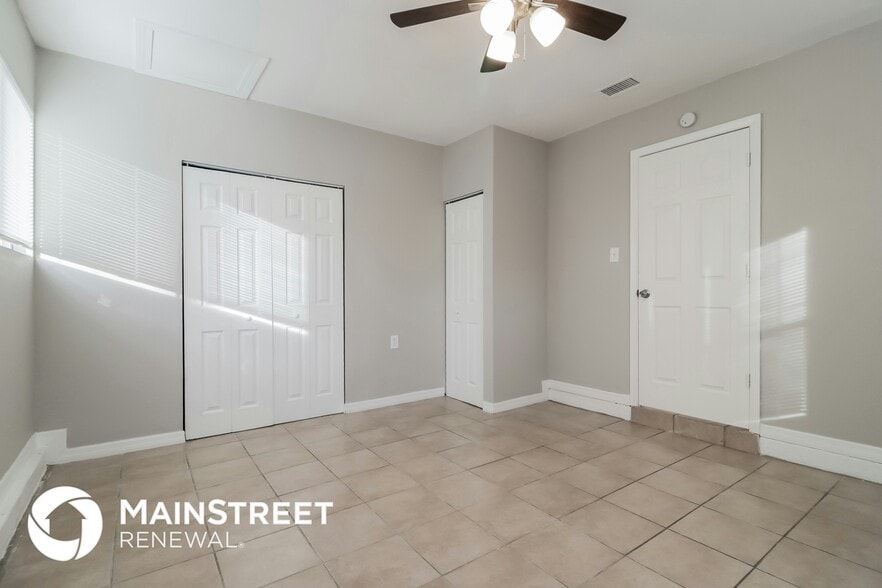 Building Photo - 5353 Pale Horse Dr