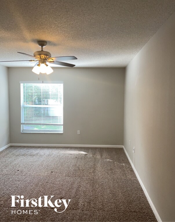 Building Photo - 917 Yellowbird Ave