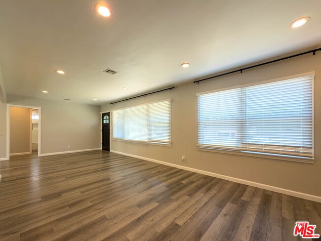 Building Photo - 15449 Septo St