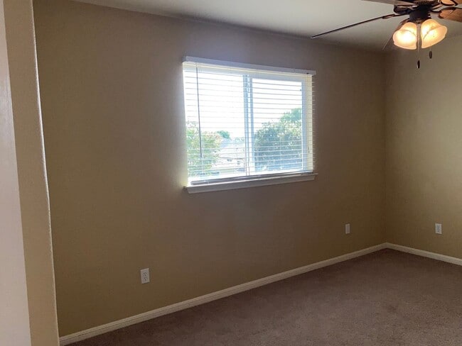 Building Photo - 7707 Bridgepointe Dr