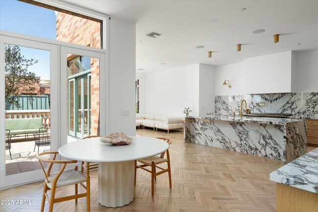 Building Photo - 54 W Palm Ln