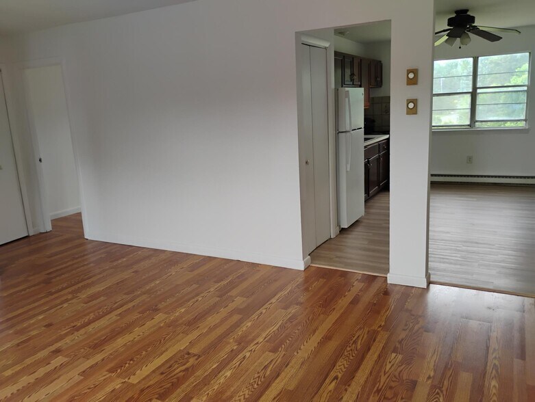 Building Photo - 41 Belair Dr