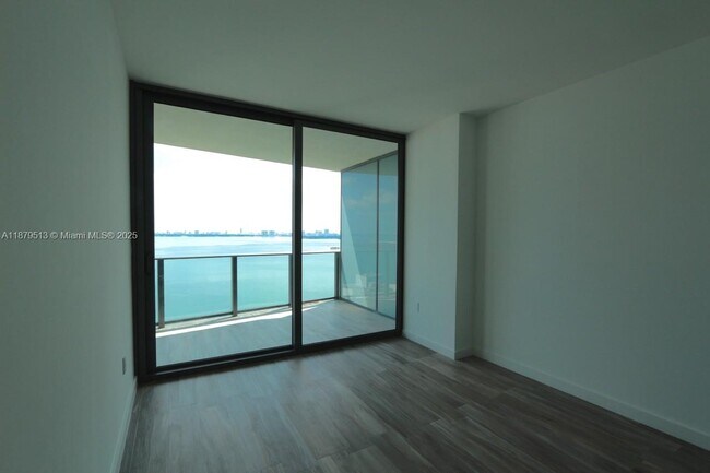 Building Photo - 460 NE 28th St