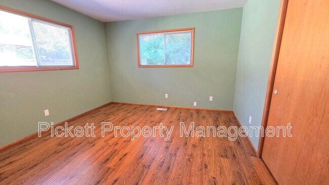 Building Photo - 8671 Silverdale Way NW