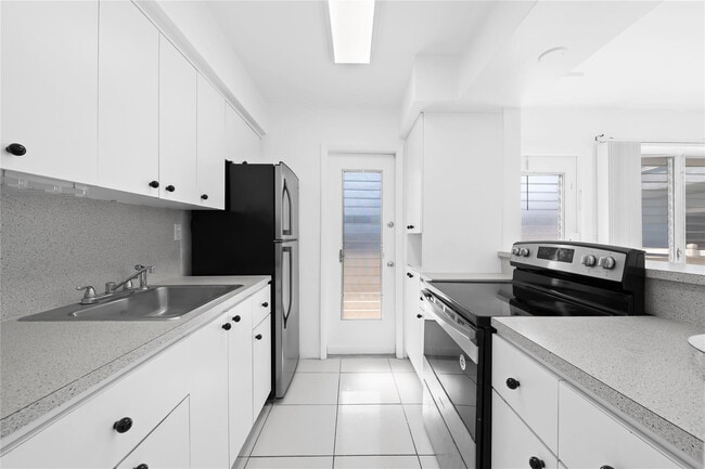 Building Photo - 2700 NE 135th St